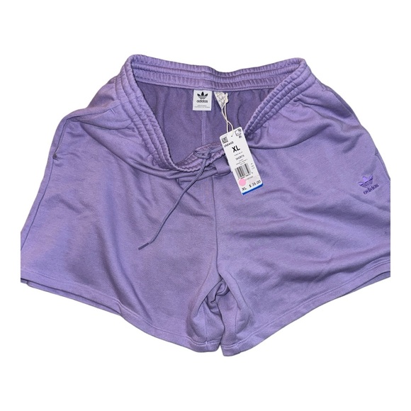 Adidas Lavender Shirt and Shorts Ensemble - Picture 3 of 3